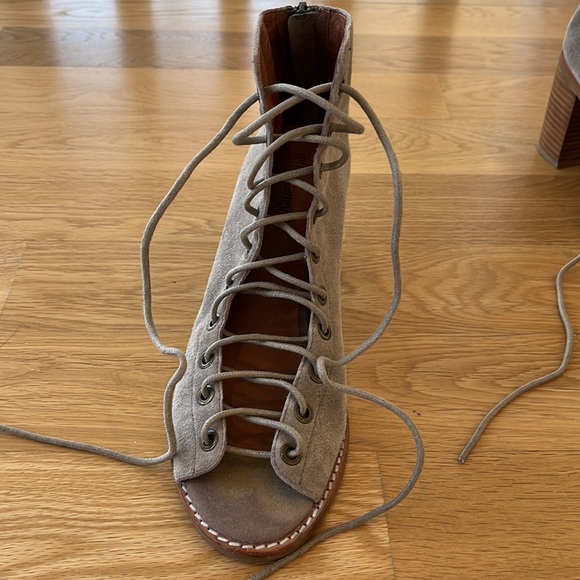 JEFFREY CAMPBELL pair of suede shoes - Picture 2 of 5